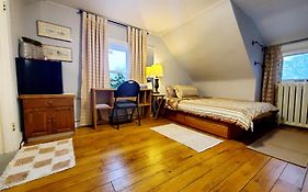 Merj'S Guest House In Wolesly